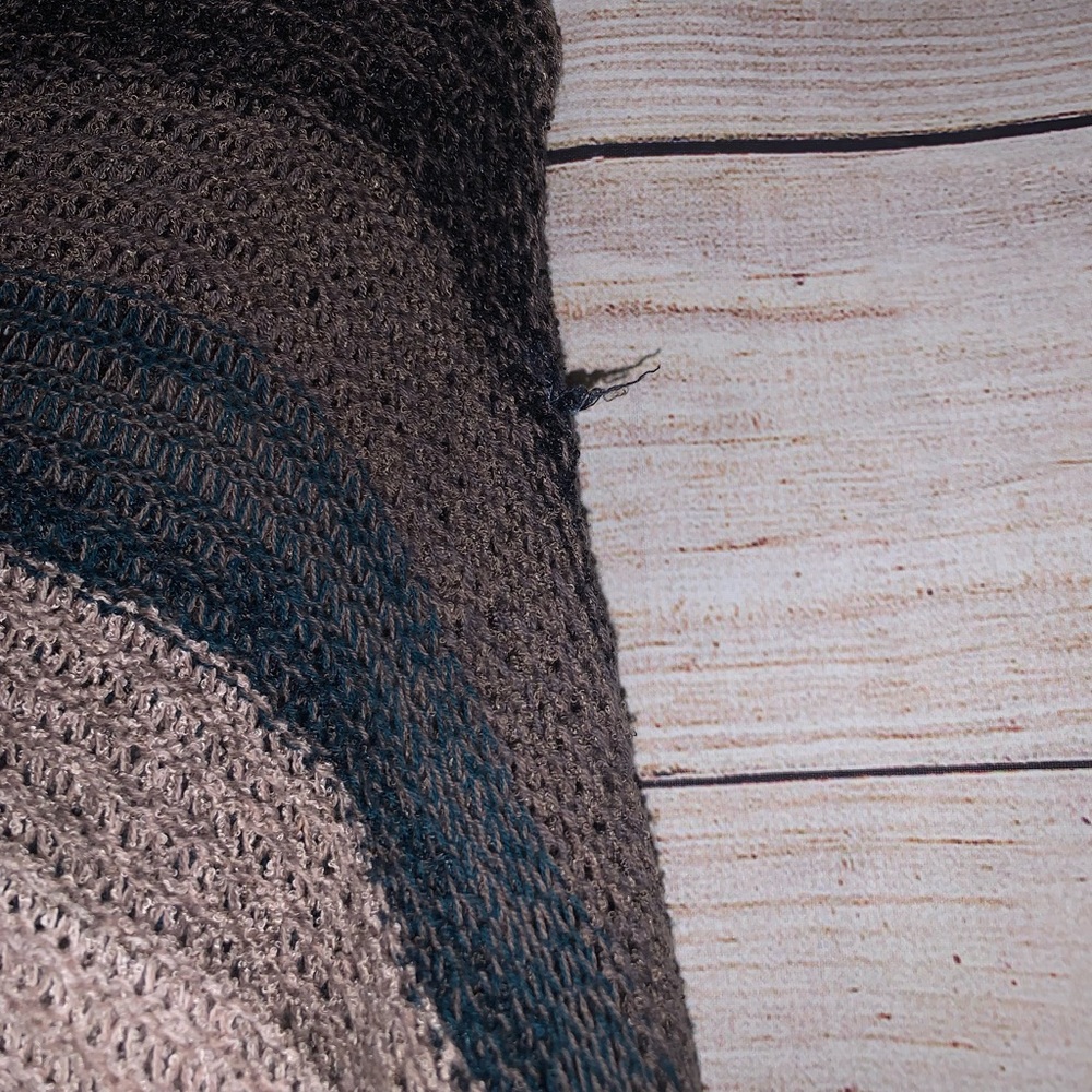 American Eagle Frayed Poncho Size L/XL - Picture 12 of 12